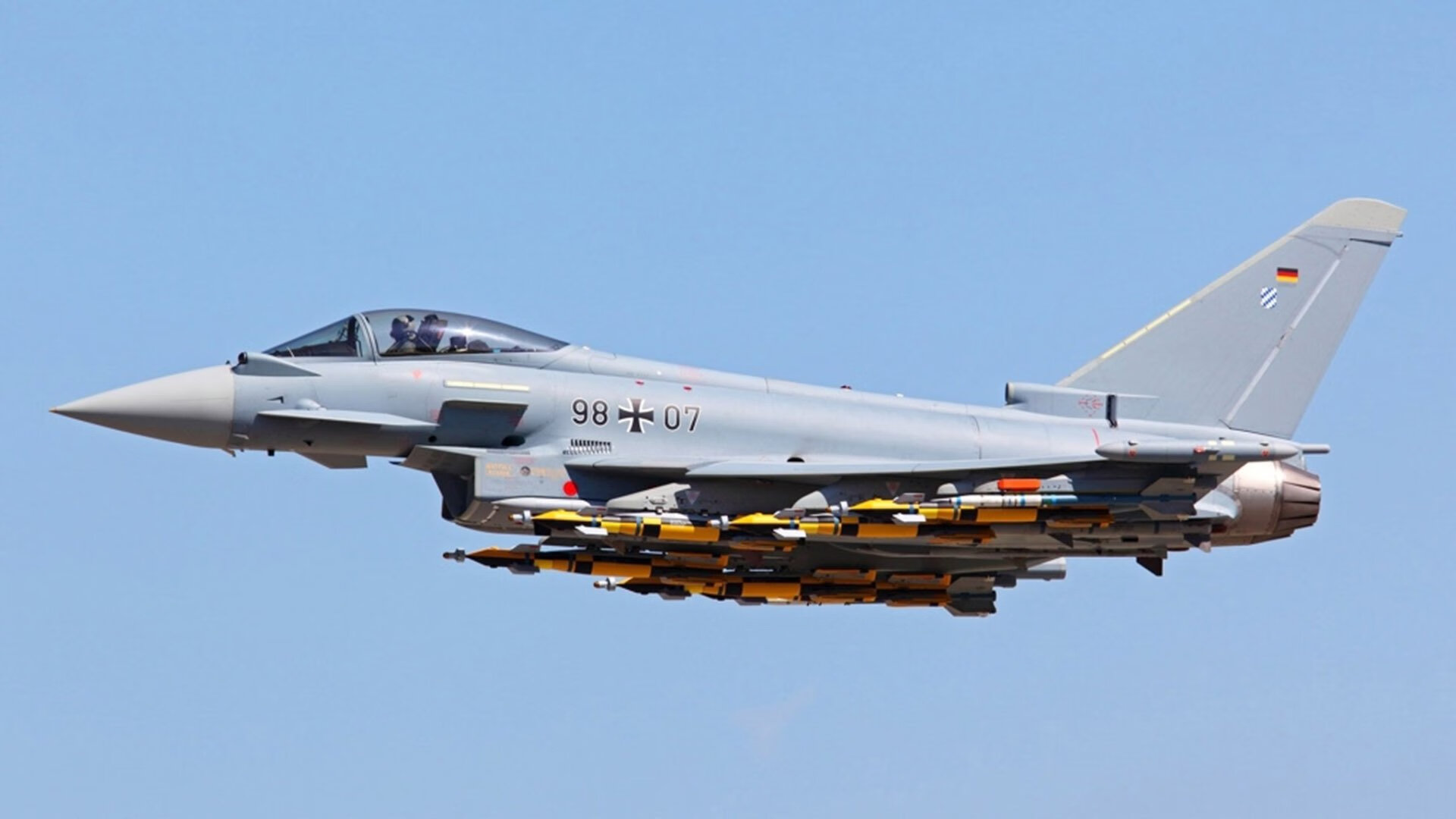 “超速狂飙:直线冲刺瞬间震撼全场”,超级跑车直线加速赛