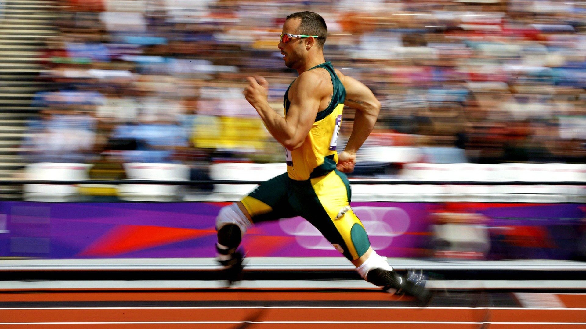 爱游戏下载-意大利骑手吉尔·托马斯在2024年国际马术联合会障碍赛世界巡回赛中以“Bella”马匹获得个人第六名，表现出色。