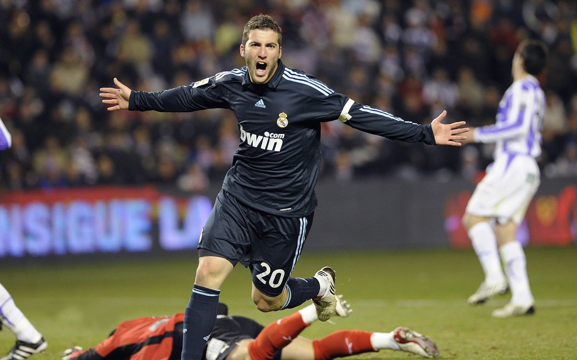 拜仁传奇再现,强势锁定德甲冠军,拜仁的传奇